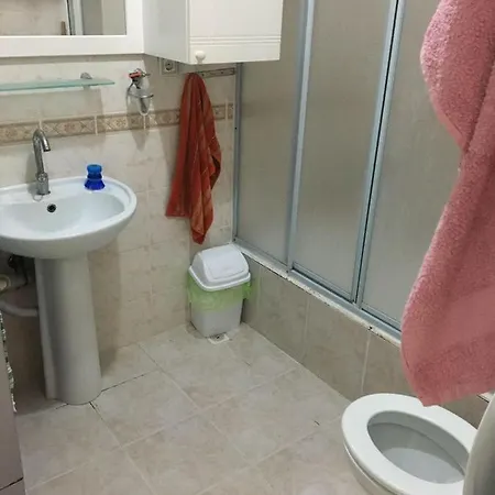 Centre Cosy 3 Bedroom Apt شقة كوشاداسيه