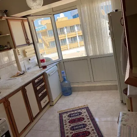 Centre Cosy 3 Bedroom Apt * Кушадасы